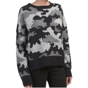 •LOFT•LIKE NEW EVERYDAY GRAY & BLACK CAMO ROUND NECK KNIT SWEATER SIZE MEDIUM
